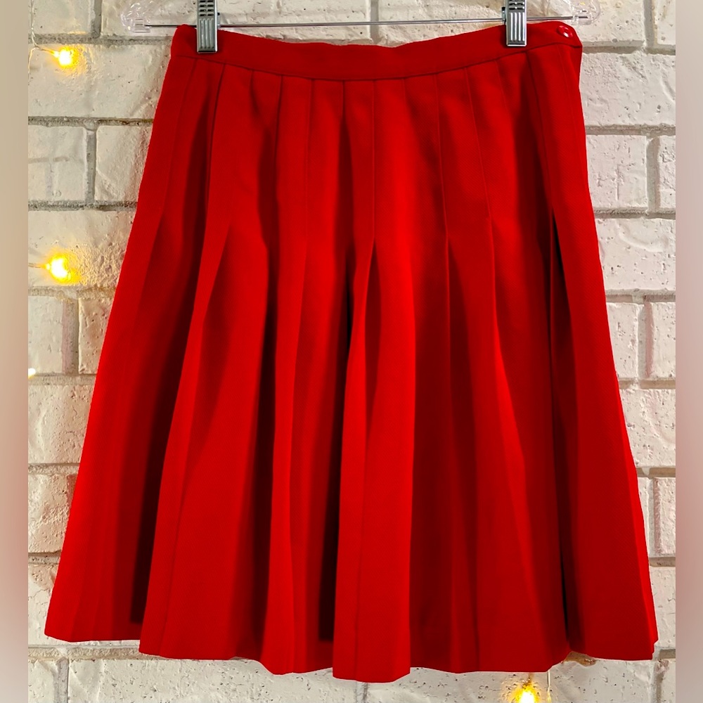 Villager by Liz Claiborne Red Pleated Skirt | 8
